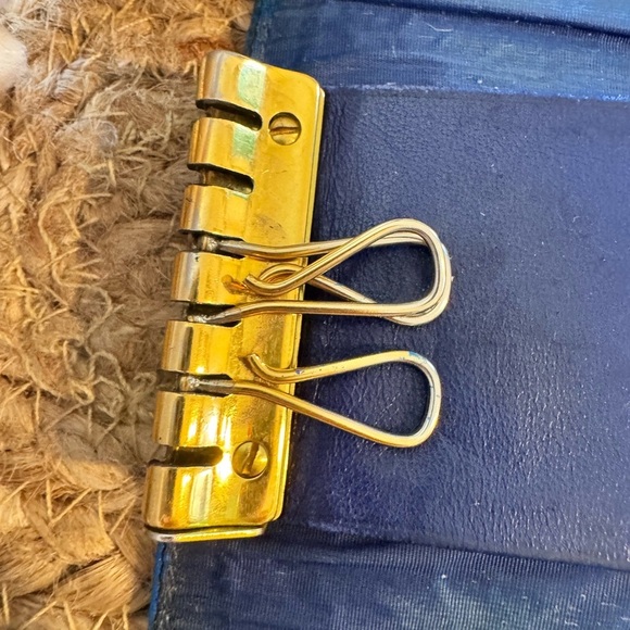 Chanel key case caviar leather with the iconic CC logo embossed on the front. - Picture 7 of 15